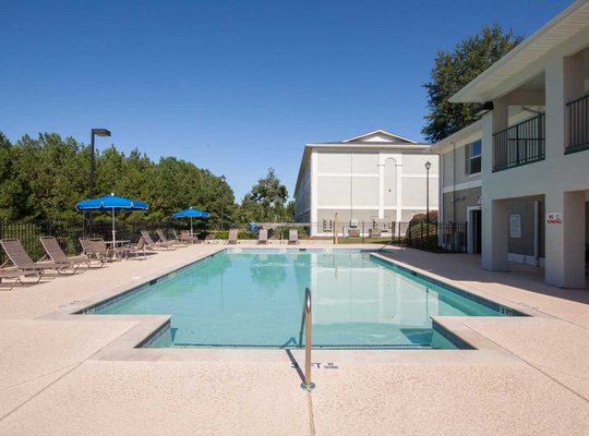 Park View Apartments pool